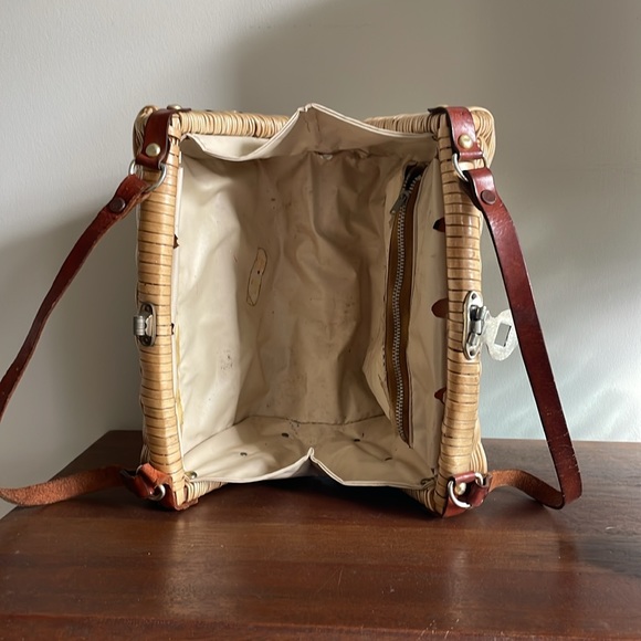 Vintage 1970s Simon Rattan Handbag Styled by Mister Ernest - Picture 9 of 12